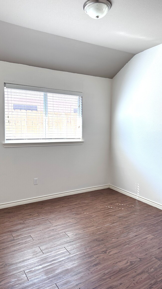 Building Photo - 3837 Las Bahias Dr