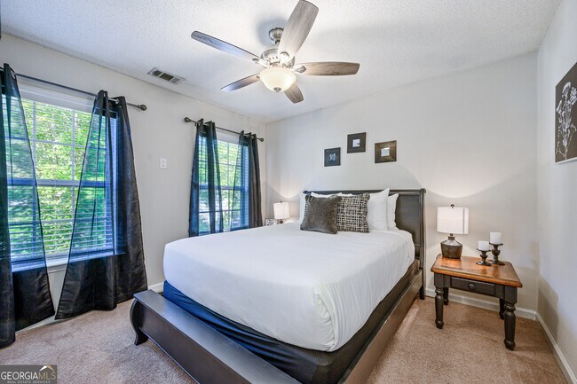 Building Photo - 206 Persimmon Tr