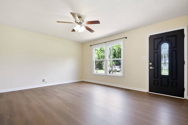 Building Photo - 1500 Sunshine Dr