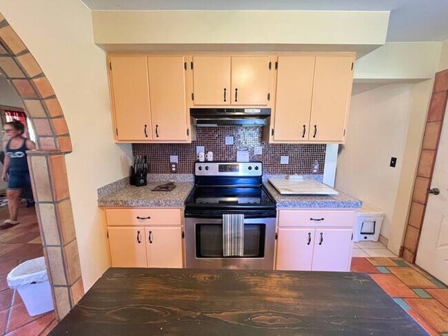 Building Photo - Horsemans Property