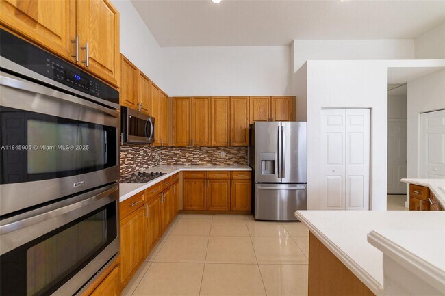 Building Photo - 896 Marina Dr