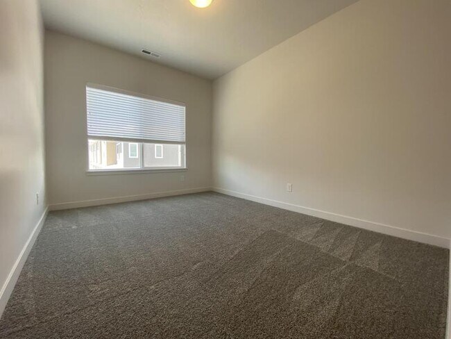 Building Photo - 15499 Aqua Mountain Ln