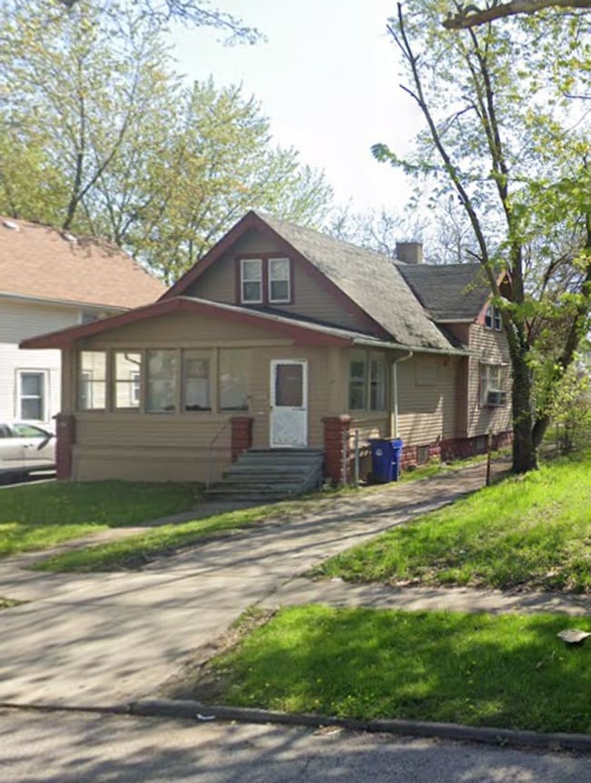 Building Photo - Coming Soon! Section 8 Accepted! Renovatio...