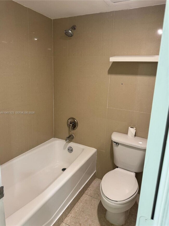 Building Photo - 14421 N Kendall Dr