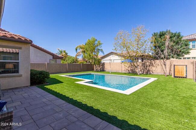 Building Photo - 5429 S Luiseno Blvd