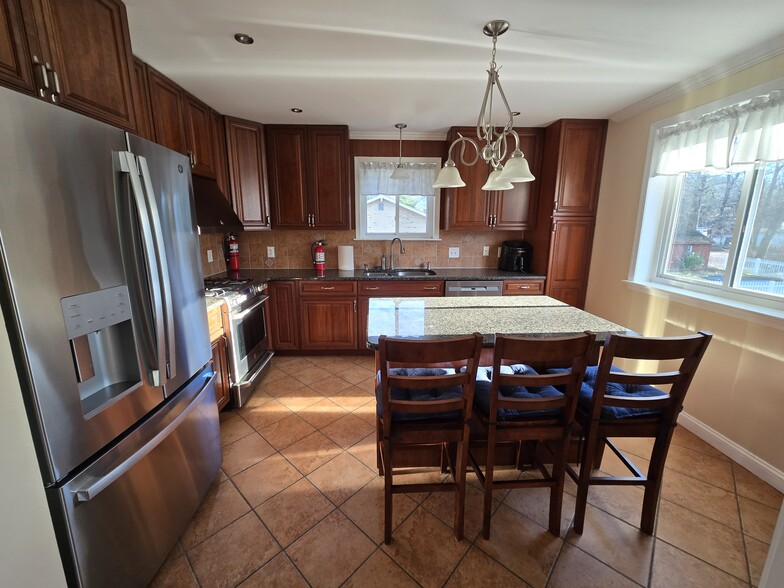 Kitchen - 723 Beechwood Ave