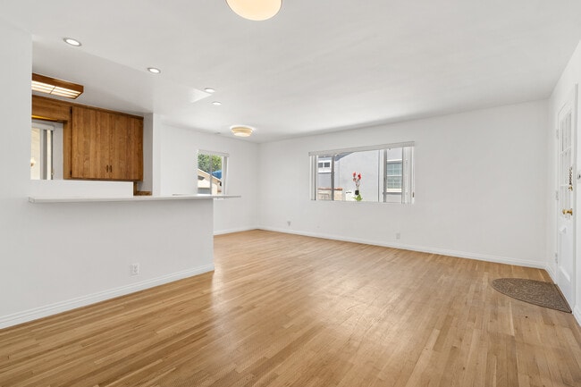 Building Photo - 327 N Avon St