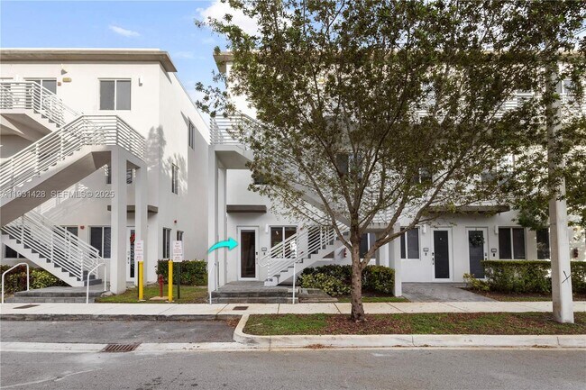 Building Photo - 6425 NW 103rd Pl