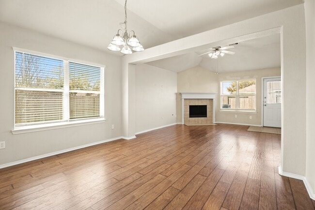 Building Photo - 23 N Golden Oak Dr