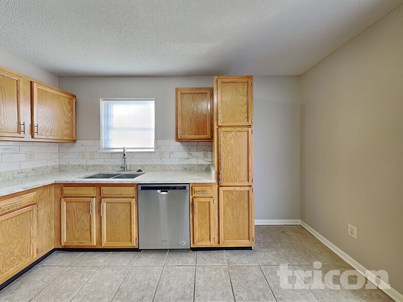 Building Photo - 4900 Hunters Run