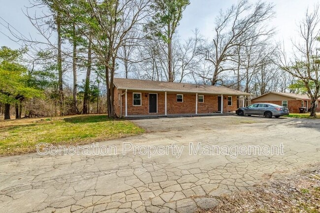 Building Photo - 3136 Spring Place Rd SE