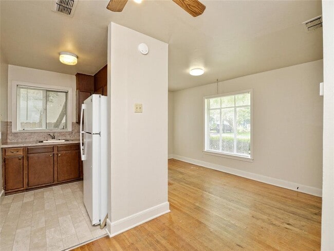 Building Photo - 1814 W 38th St