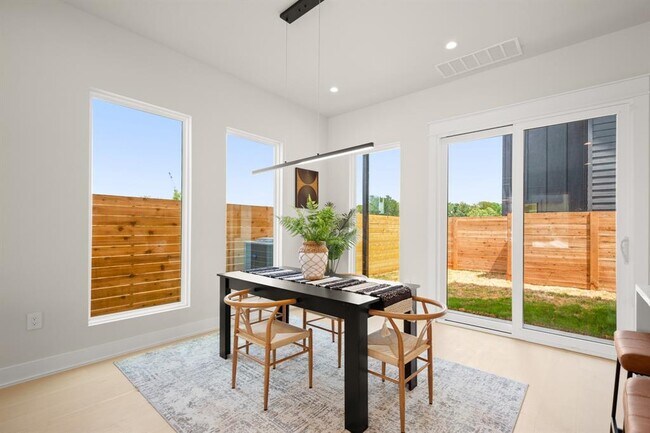 Building Photo - 2720 Bristol Dr