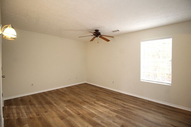 Building Photo - Location! Location! Location! Alpharetta