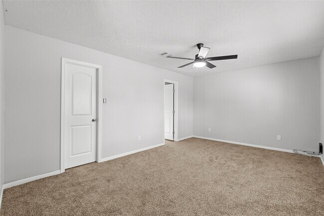 Building Photo - 2826 Wood Hollow Dr