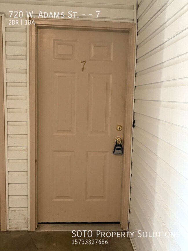 Building Photo - 720 W Adams St