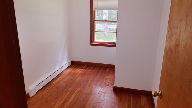 Building Photo - 335 Tolend Rd