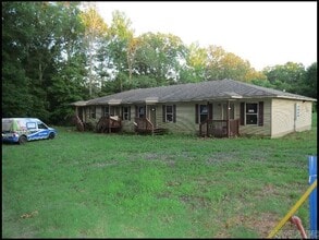 Building Photo - 185 Charles Dr