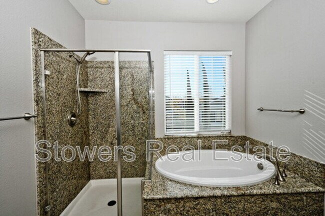 Building Photo - 630 Bond Ct