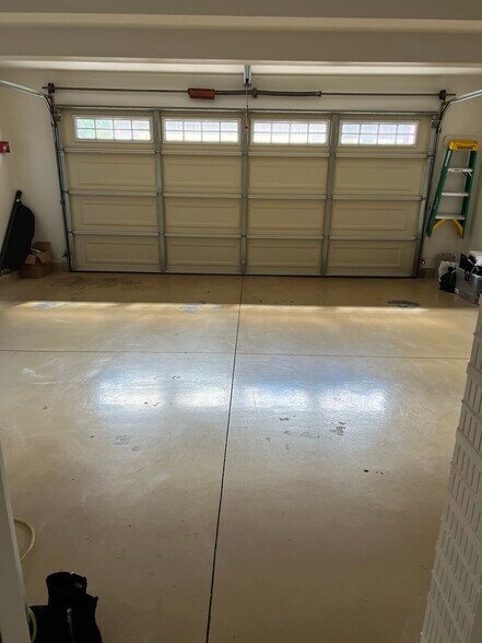 Garage - 829 Sequoia Cir