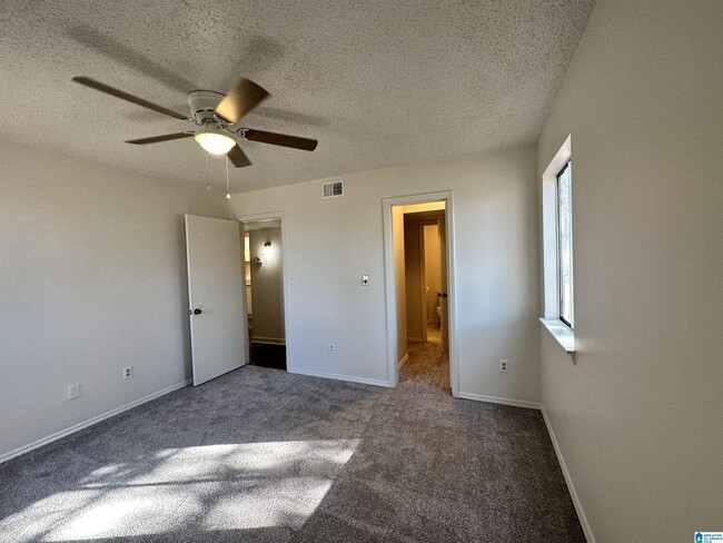 Building Photo - 415 Skyview Dr