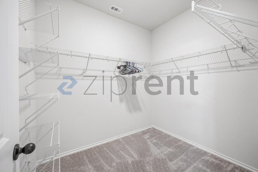 Building Photo - Unit