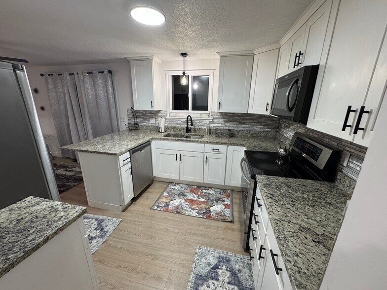 Building Photo - 10541 S Amaryllis Dr