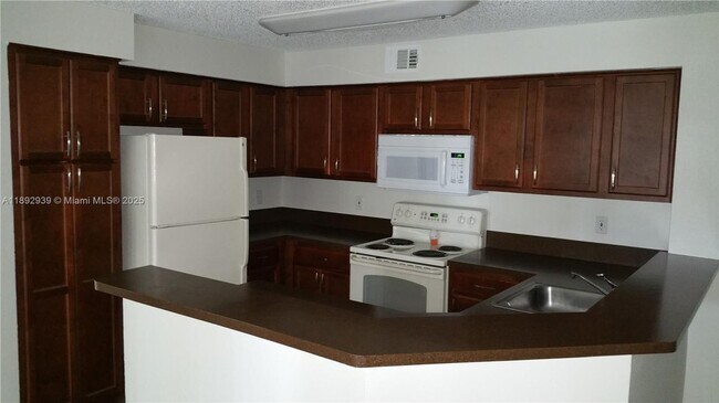 Building Photo - 7640 Westwood Dr