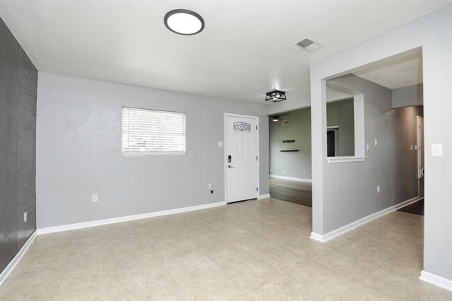 Building Photo - 3218 Cedarcrest Dr