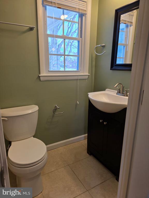 Building Photo - 6212 Thomas Dr