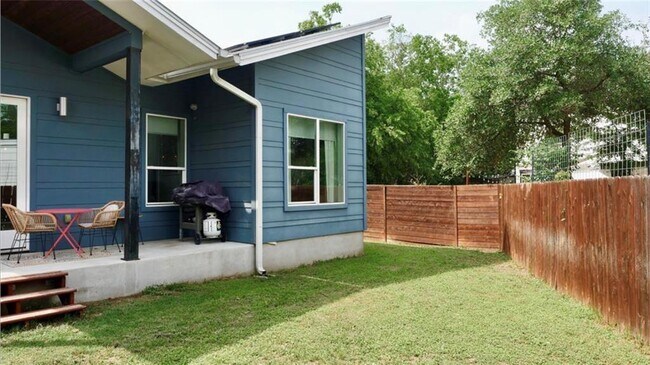 Building Photo - 1131 Mason Ave