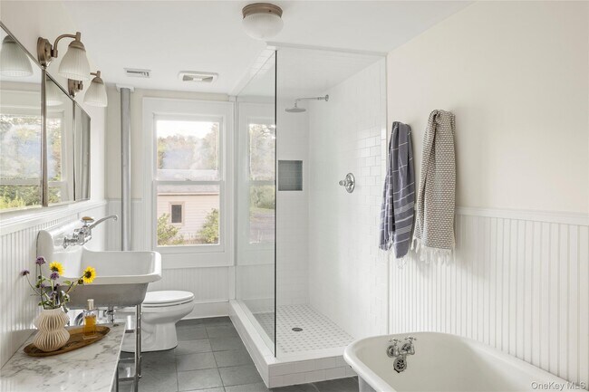 Building Photo - 108 Wey Rd