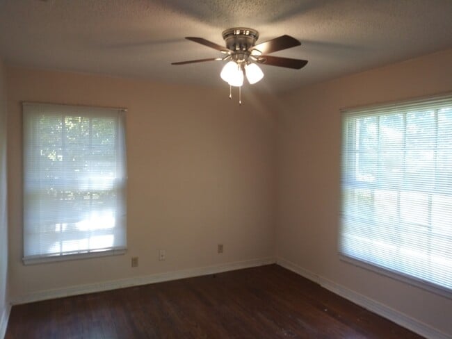 Building Photo - 6109 Greenmere Pl