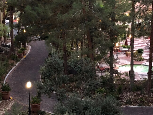 Building Photo - Meridian Fully Furnished Studio Condo - Resort Style Living. Utilities & Cable services Not Inclu...