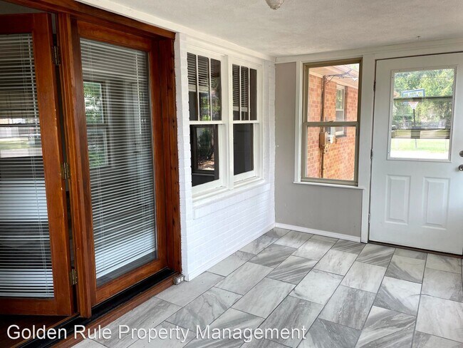 Building Photo - 3 br, 2 bath House - 120 E Ave F