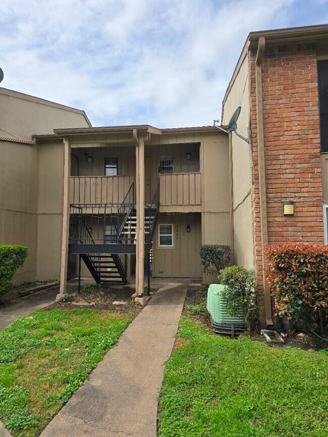 Building Photo - 5669 Birchmont Dr