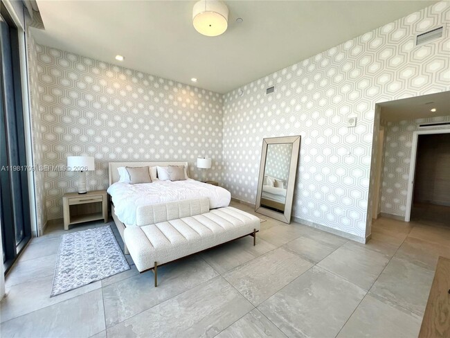 Building Photo - 3581 E Glencoe St