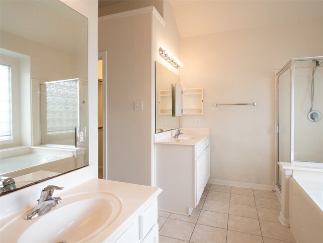 Building Photo - 2727 S Cedar Hollow Dr