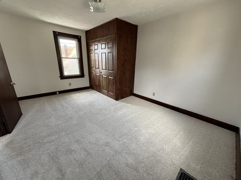 Building Photo - 912 Highland Ave