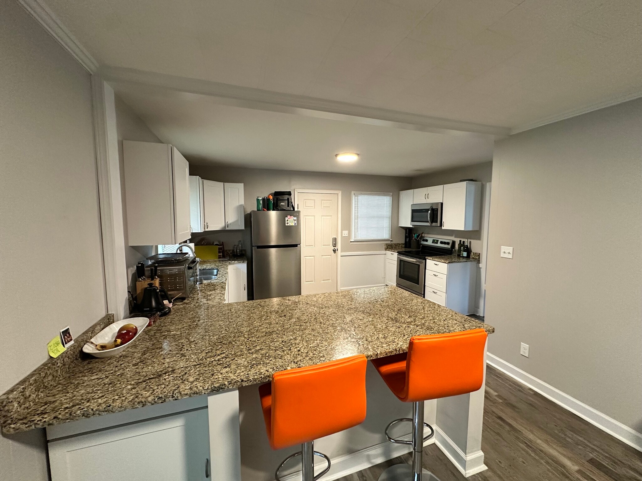 Building Photo - 200 Skyview Dr