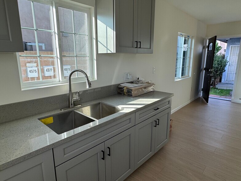 Kitchen - 4575 W 168th St