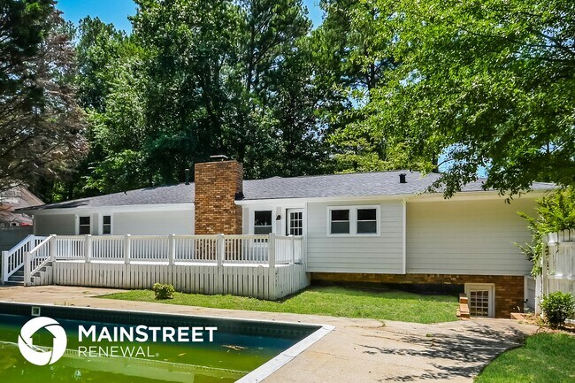 Building Photo - 2448 Kingsley Dr NE