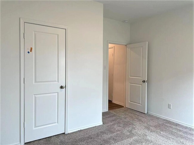 Building Photo - 209 Prairie Dog Town Dr