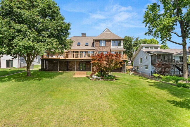 Building Photo - 9711 Pine Point Dr
