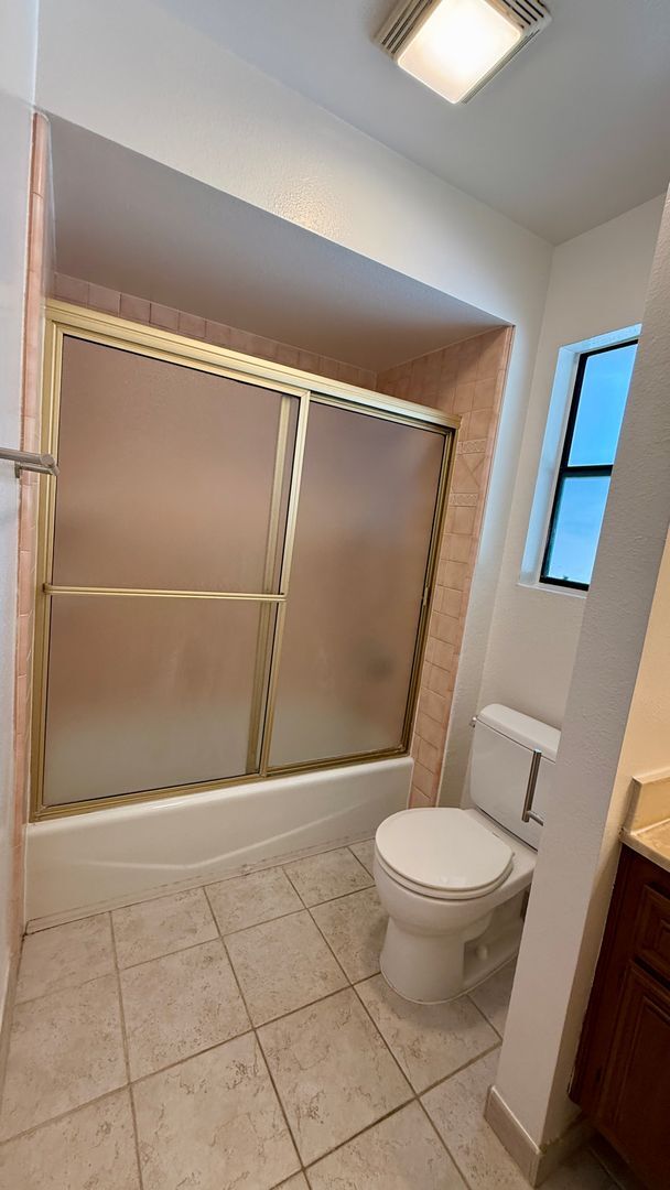 Building Photo - Spacious Townhouse For Rent at Montezuma T...