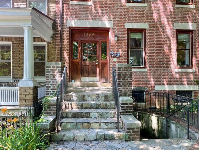 Building Photo - 1865 Newton St NW