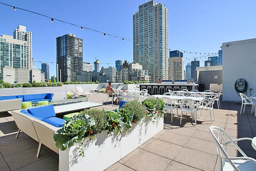 Building Photo - 69 W Huron St