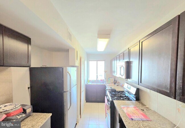 Building Photo - 3821 Davis Pl NW