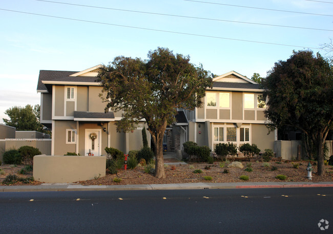Building Photo - Magnolia Townhomes