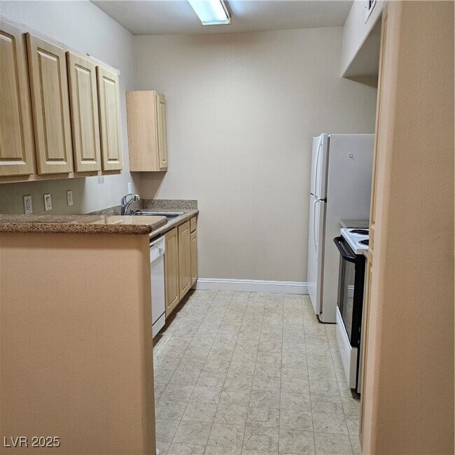 Building Photo - 8000 W Badura Ave